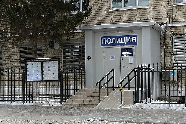 В Екатеринбурге отправили за решетку подростка, во время прогулки чудом не зарезавшего двух мужчин