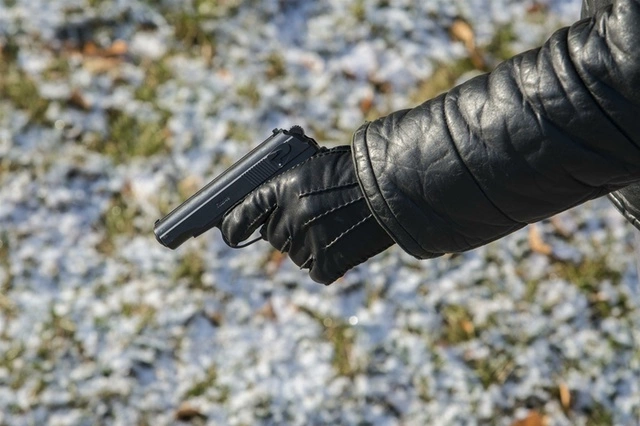 В Екатеринбурге предприниматель расстрелял людей прямо на остановке