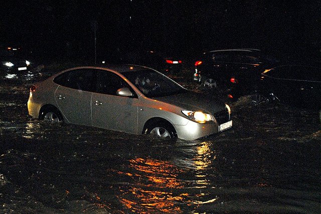 В «Яндекс.Такси» в два раза подняли тарифы из-за погоды