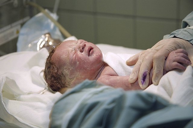 64-летняя испанка родила здоровых близнецов