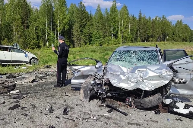 Свердловские полицейские установили личности погибших и пострадавших в результате ДТП под Ивделем