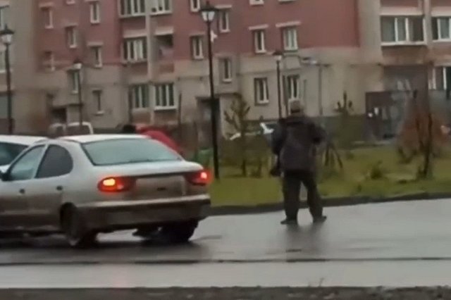 Уралец с топором бросился на защиту своей дочери от толпы мужчин