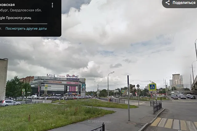 Руководство «Фан-Фан» в Екатеринбурге ограничило сквозной проезд через парковку ТЦ