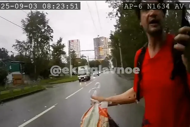 В Екатеринбурге пьяный неадекват напал на рейсовый автобус