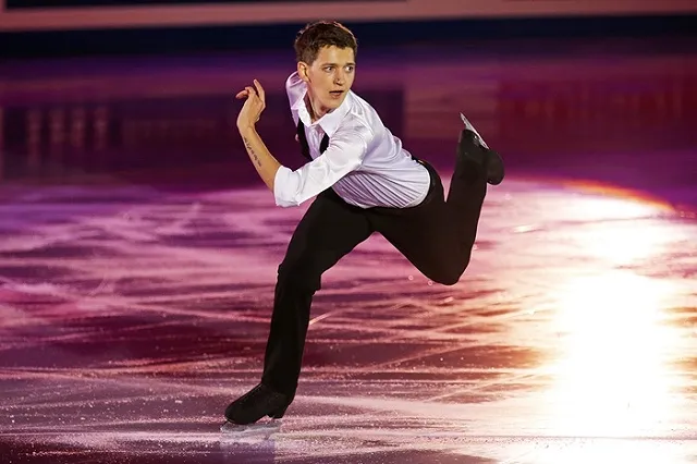 Фигурист Максим Ковтун стал учителем физкультуры