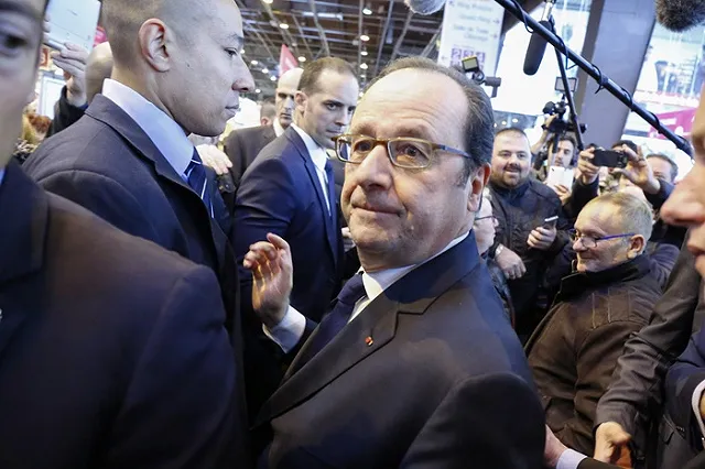 Олланд: Россия использует все средства для влияния на общественное мнение Запада