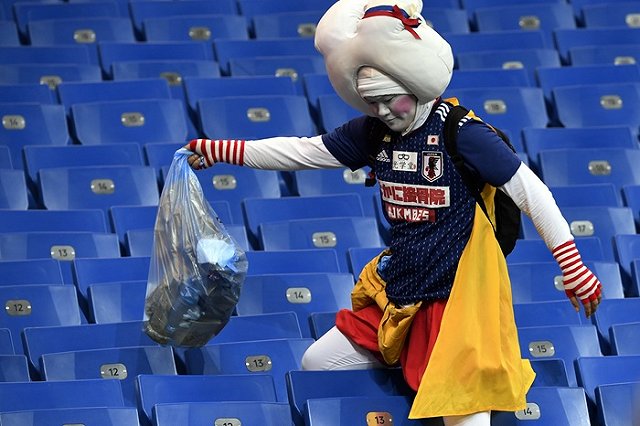 Японские футболисты убрались в раздевалке и поблагодарили россиян