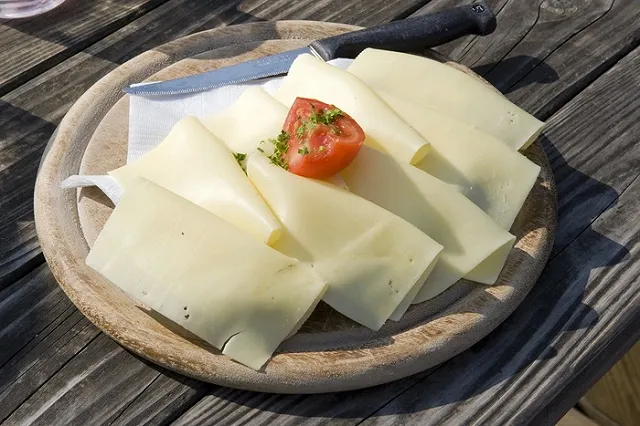 Екатеринбургская «Первая линия» начнет выпуск сыров в Орловской области