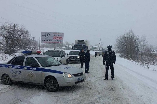 Из свердловского города запретили выезд на трассу из-за непогоды