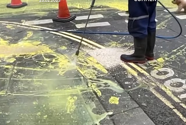 Украинских беженцев в Швейцарии обязали продать автомобили и ювелирные украшения