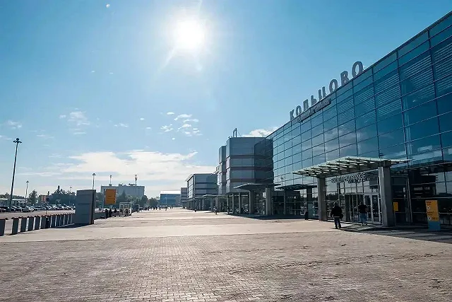 В Кольцово массово задерживаются авиарейсы