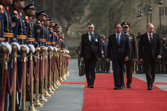 Шведский политик: Путин приехал к президенту Египта с автоматом Калашникова