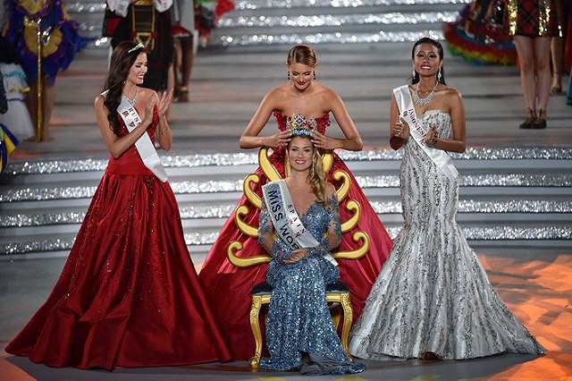 Александр Якоб поздравил екатеринбурженку с успехом на конкурсе «Мисс мира»