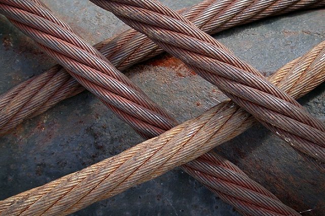 Французский канатоходец погиб, упав с 30-метровой высоты