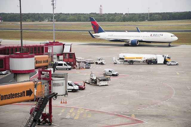 Пропустивший рейс из-за «оккупации Крыма» россиянин подаст на Delta в суд