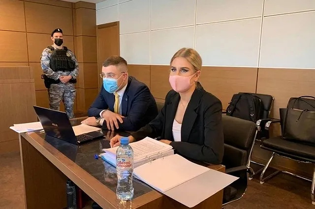 Обвинение заявило, что Соболь при незаконном вторжении в квартиру нанесла травму женщине