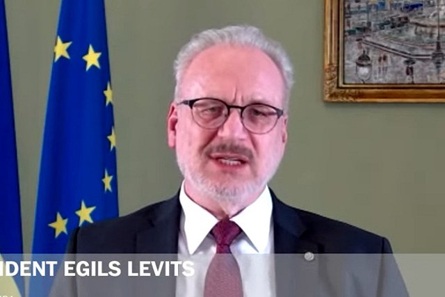 Русских в Латвии надо «изолировать» — президент