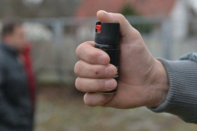 На Уралмаше неизвестные с перцовками напали на случайных прохожих