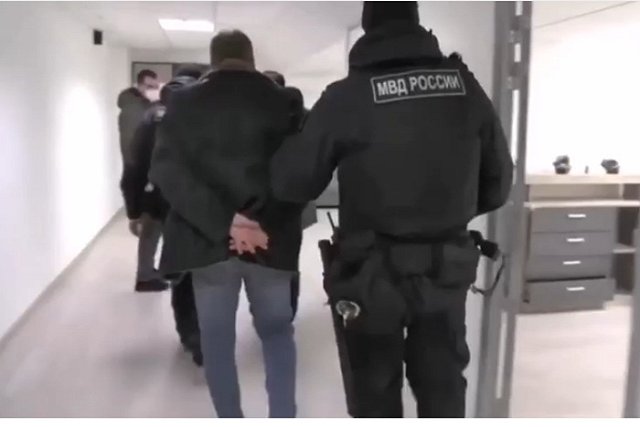 Отца Леонида Волкова* задержали в Екатеринбурге за финансирование ФБК*