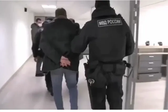 Отца Леонида Волкова* задержали в Екатеринбурге за финансирование ФБК*