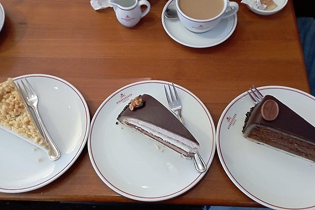 Два кафе в аэропорту Кольцово оштрафованы за продукты неизвестного происхождения