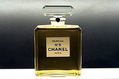 Духи Chanel №5 оказались под угрозой запрета
