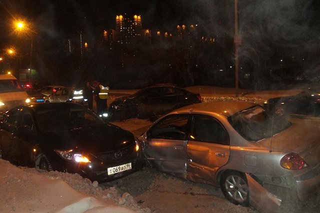 Четыре иномарки столкнулись в районе развязки у концерна «Калина»