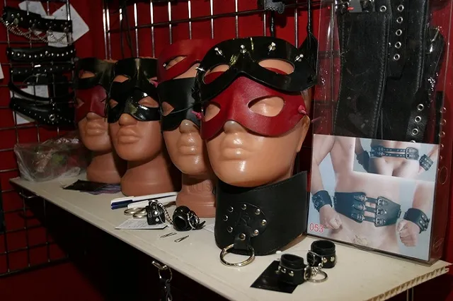 Со склада казахстанского секс-шопа украли три мешка фаллоимитаторов