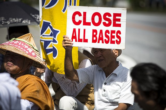 На Окинаве более 50 тыс. человек вышли на протест против военных США