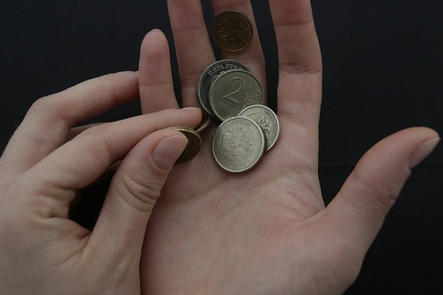 Реальные доходы россиян возобновили падение