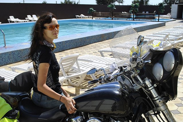 Свердловчанка погибла под Тюменью, упав с мотоцикла под колеса фуры