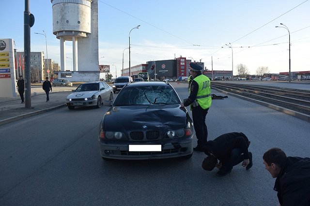 На Бакинских комиссаров в результате ДТП погиб пешеход