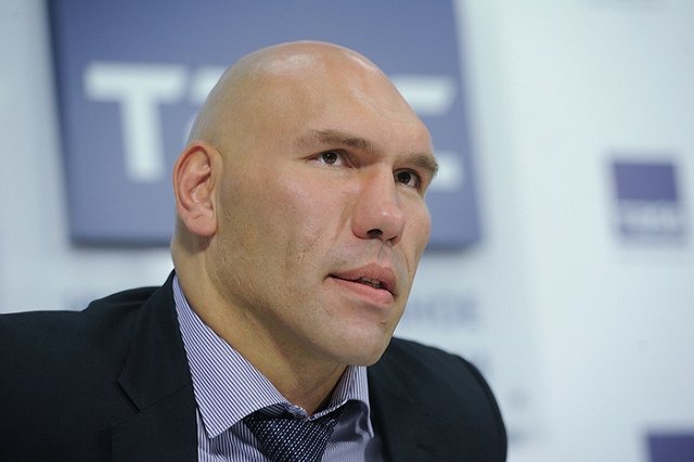 Николай Валуев приехал в Екатеринбург и прогулялся по Ельцин-центру