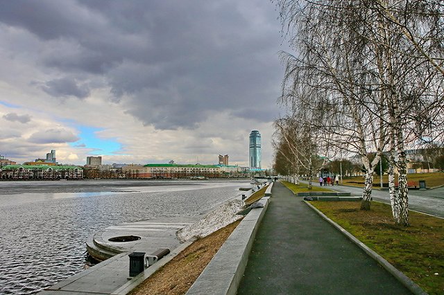 Жители Екатеринбурга проводят онлайн-референдум по строительству храма-на-драме