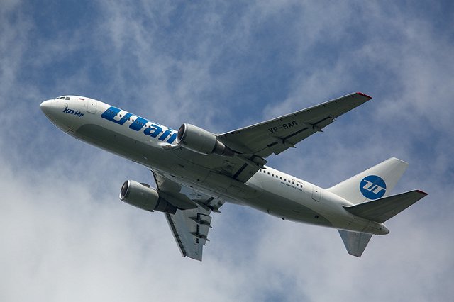 Utair ищет специалиста, который научит соцсети любить авиакомпанию