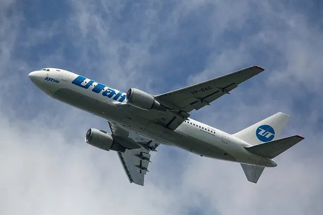 Utair ищет специалиста, который научит соцсети любить авиакомпанию