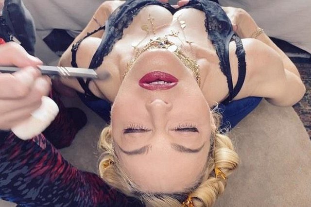 Мадонна приостановила выступления из-за проблем со здоровьем