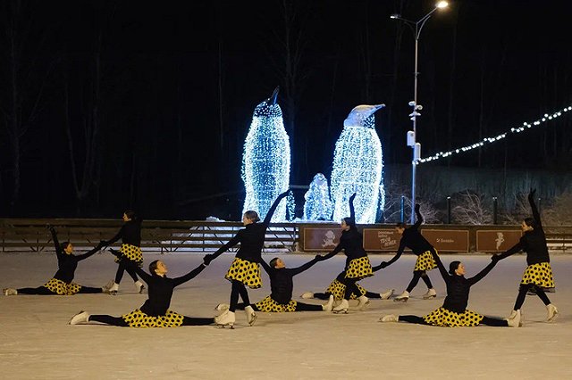 Каток «Северное Сияние» открылся в екатеринбургском ЦПКиО