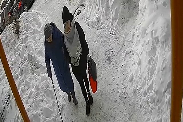 На Уралмаше девушка предложила помощь бабушке, а потом обокрала её