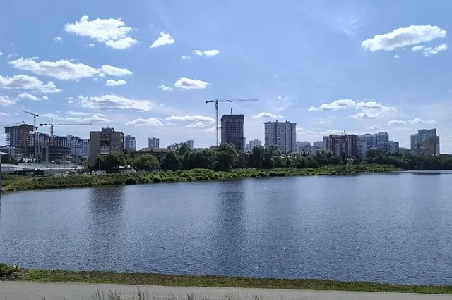 Власти Екатеринбурга представили проект победившей в голосовании набережной Исети и Ольховки