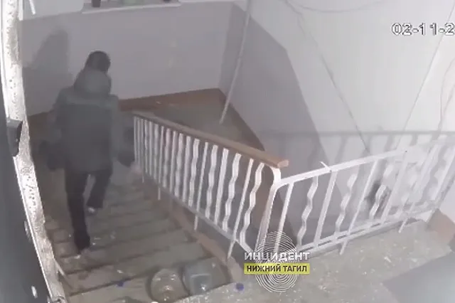 В Нижнем Тагиле жители пожаловались на подростков, заливающих их подъезды