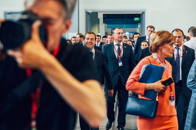 Медведев похвалил Куйвашева за хорошую организацию выставки «Иннопром-2015»