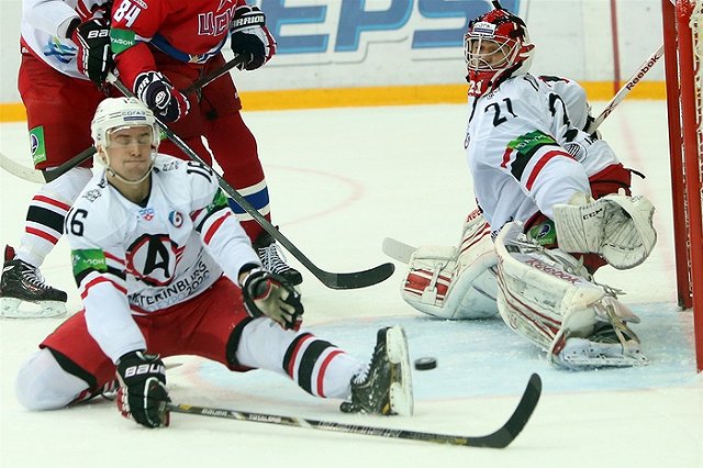 «Автомобилист» переиграл новокузнецкий «Металлург»