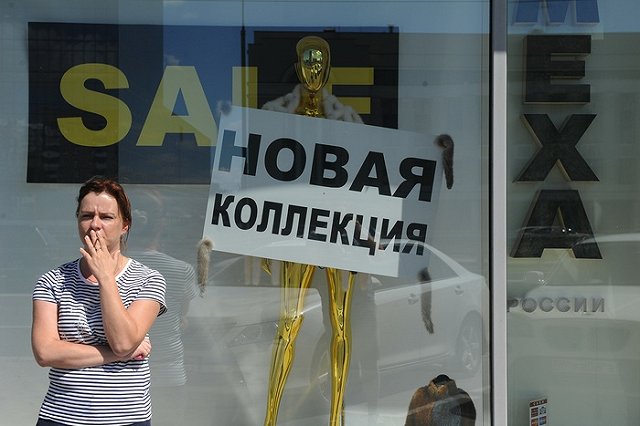 В Нижневартовске неизвестные повесили над дорогой муляж самоубийцы