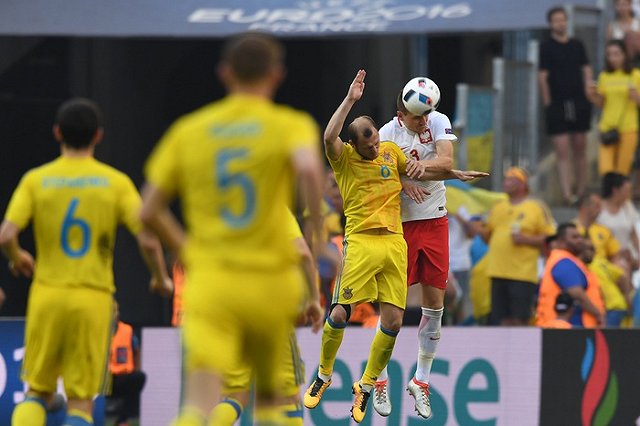 Обвиненного в нацизме украинского футболиста Романа Зозулю освистали в Германии