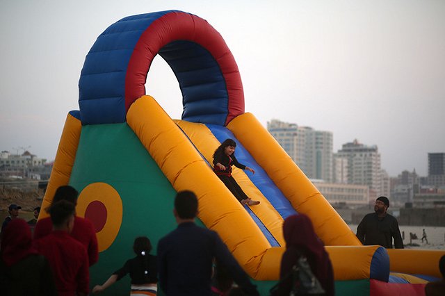 Двое детей повредили себе позвоночник в батутном парке в Екатеринбурге
