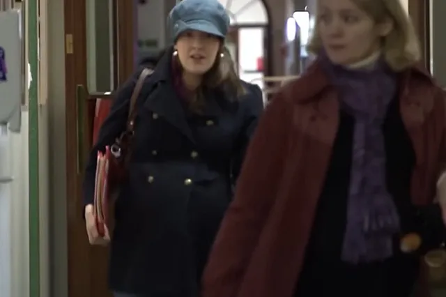 Daily Mail: Роддома Англии начали использовать термин «рожающий человек» вместо слова «мать»