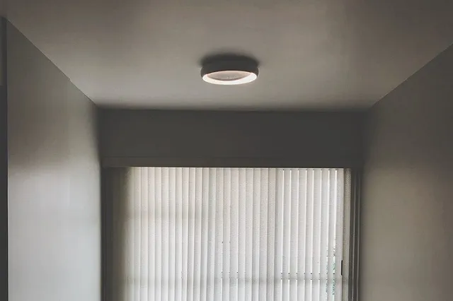 Екатеринбурженка пожаловалась на соседку, которая постоянно стучит по потолку