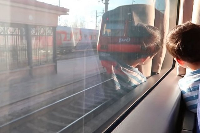 Информацию о том, что детям приходится ездить в «Ласточке» на полу, проверяют прокуроры