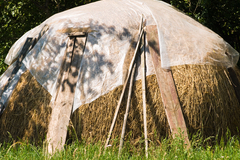 На Урале хозяин стога сена исколол вилами ребенка